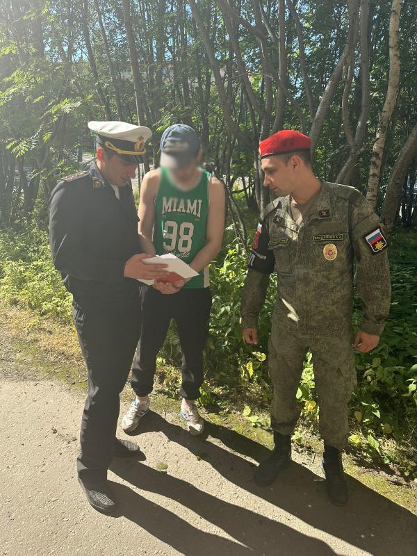 Военные следователи и сотрудники военной полиции провели рейд по поиску уклоняющихся от воинского учета натурализованных граждан в Мурманске