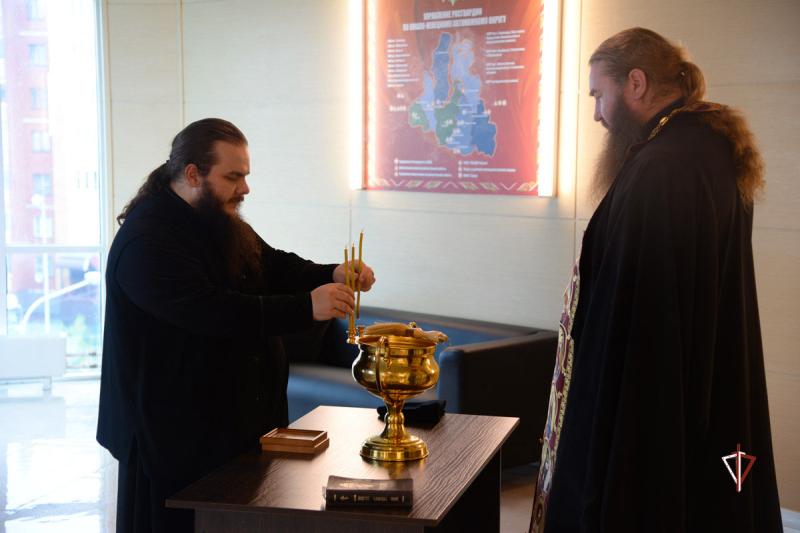 Православный чин освящения здания регионального управления Росгвардии состоялся на Ямале