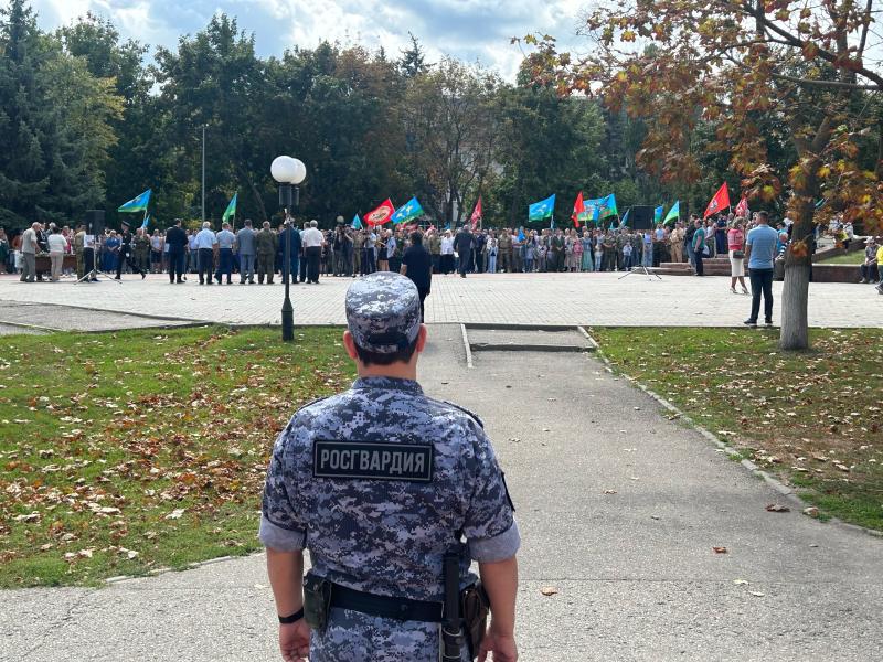 Сотрудники Росгвардии по Пензенской области приняли участие в торжественном митинге, посвященном Дню Воздушно-десантных войск