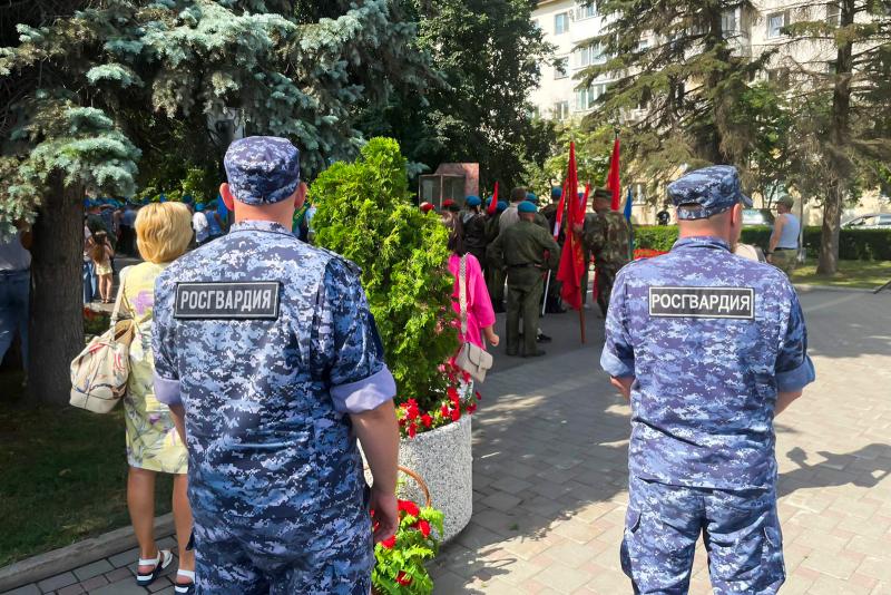 В Кузбассе сотрудники Росгвардии обеспечили общественный порядок и безопасность во время празднования Дня ВДВ