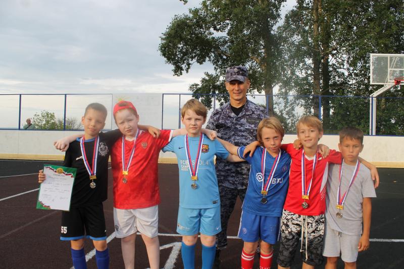 В Кирове росгвардейцы приняли участие в ежегодном кубке по футболу среди дворовых команд