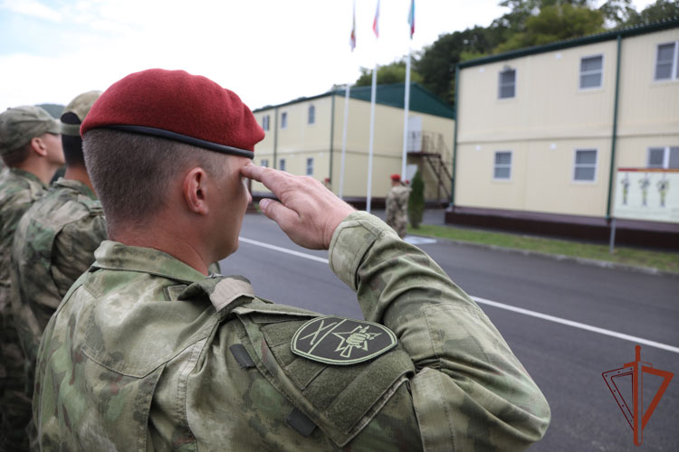 Военнослужащих подразделений спецназа Северо-Кавказского округа Росгвардии стали обладателями права ношения крапового берета