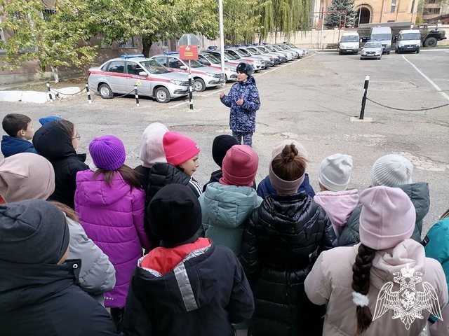 Ставропольские школьники побывали в гостях у сотрудников вневедомственной охраны Росгвардии