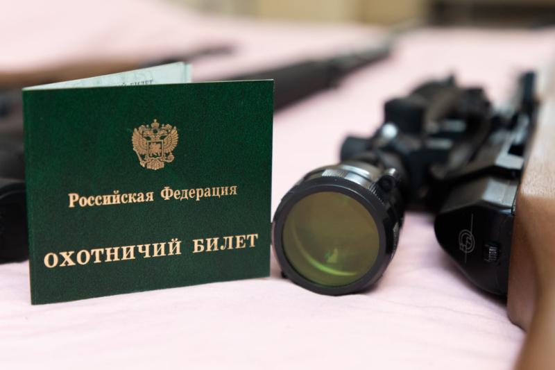Сотрудники Росгвардии напоминают владельцам оружия о соблюдении правил его хранения, ношения и использования в охотничьих угодьях