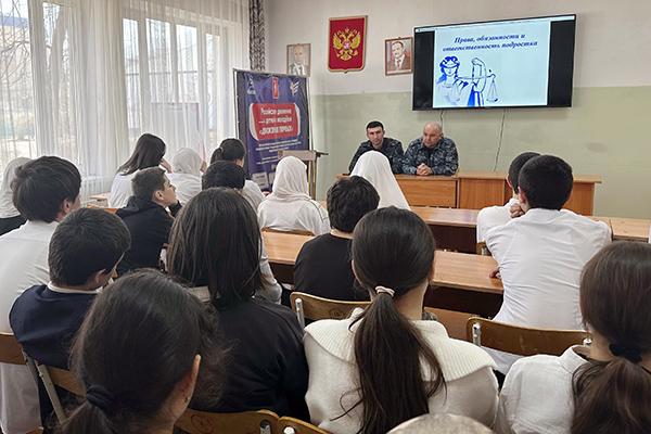Сотрудники исправительной колонии № 2 провели профилактическое занятие в СОШ № 15 г. Махачкала