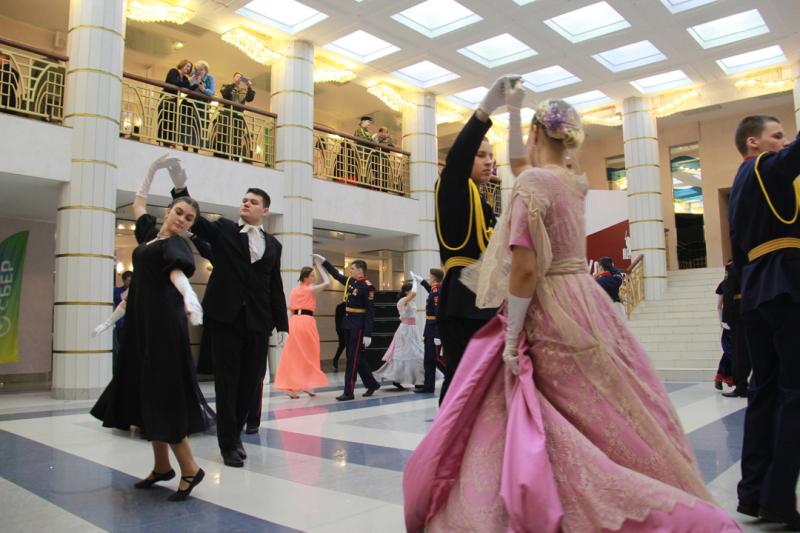 В Кузбассе состоялся первый Всекузбасский бал защитников, посвящённый Дню Росгвардии