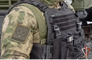 При участии СОБР Росгвардии в Кургане задержаны подозреваемые в наркопреступлениях