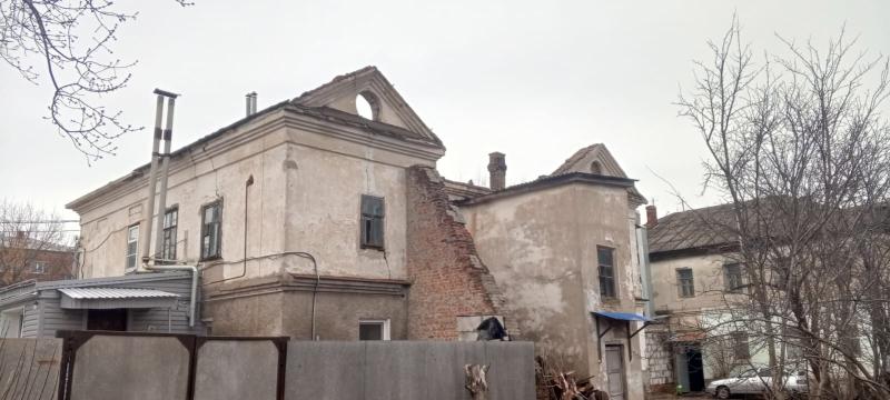 Капремонт за 19,8 миллиона рублей превратил исторический дом в Борисоглебске в "аквариум"