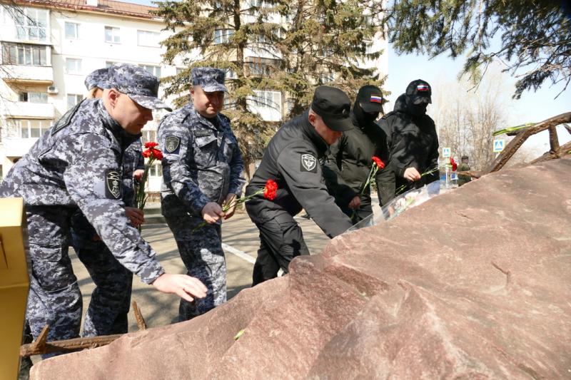 Росгвардейцы Кузбасса почтили память жертв фашизма