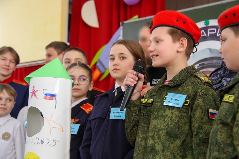 Росгвардейцы и школьники Кемерова провели интеллектуальный квиз ко Дню космонавтики