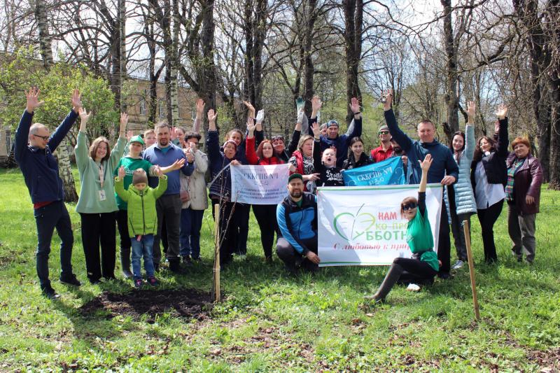 В больнице высажена липовая аллея, посвященная 80-летию Победы в ВОВ