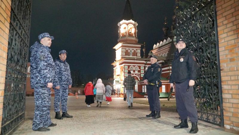 В Кирове росгвардейцы обеспечили безопасность участников Пасхальных богослужений