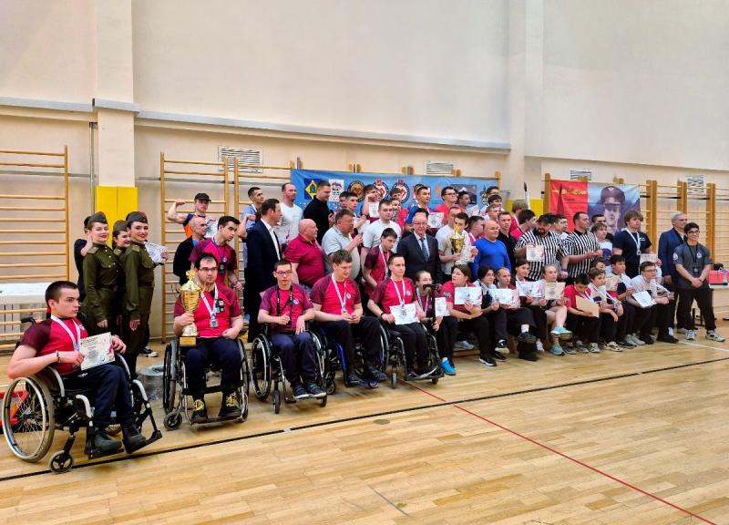 Москва приняла XVI юношеский турнир по армрестлингу, посвященный памяти Героя России Сергея Громова