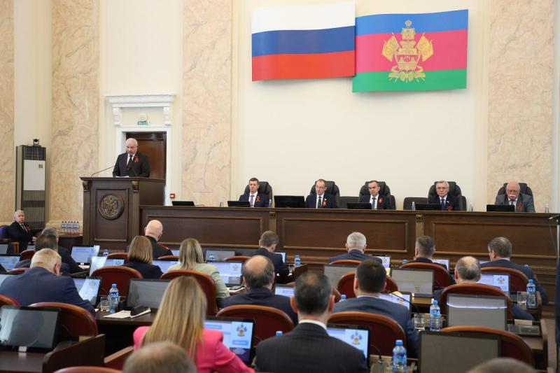 Депутат ЗСК Виктор Тепляков принял участие в заседании краевого парламента