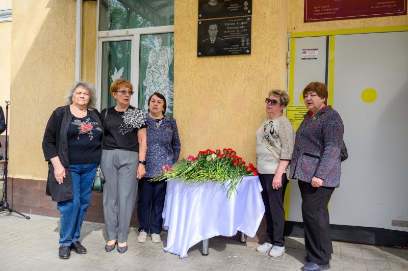 Разделяя горечь утраты, отдавая дань уважения и почитания...