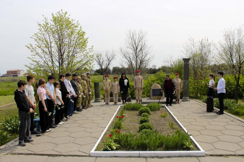 В Херсонской области Росгвардейцы и школьники почтили минутой молчания память ликвидаторов Чернобыльской катастрофы