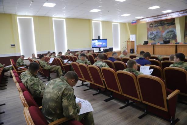 Военнослужащие и сотрудники ОГВ(с) приняли участие в Международной историко — просветительской акции «Диктант Победы»