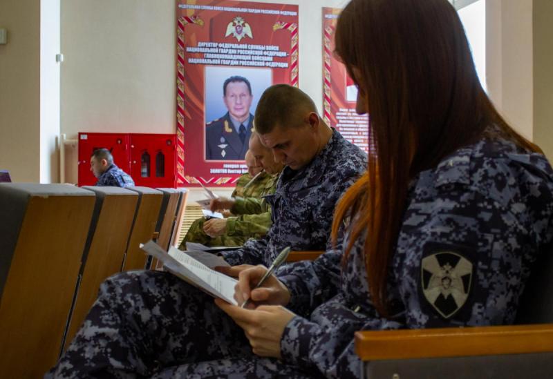 Челябинские росгвардейцы проверили знания истории в «Диктанте Победы»