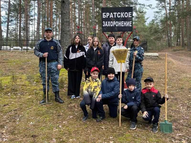 Судебные приставы Ленинградской области привели в порядок мемориалы погибшим воинам