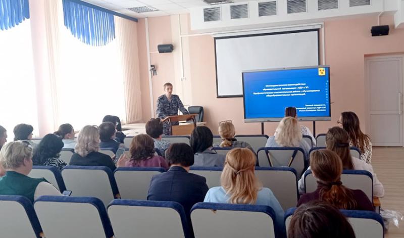 В Ливнах росгвардейцы провели с педагогами беседу по профилактике экстремизма и терроризма