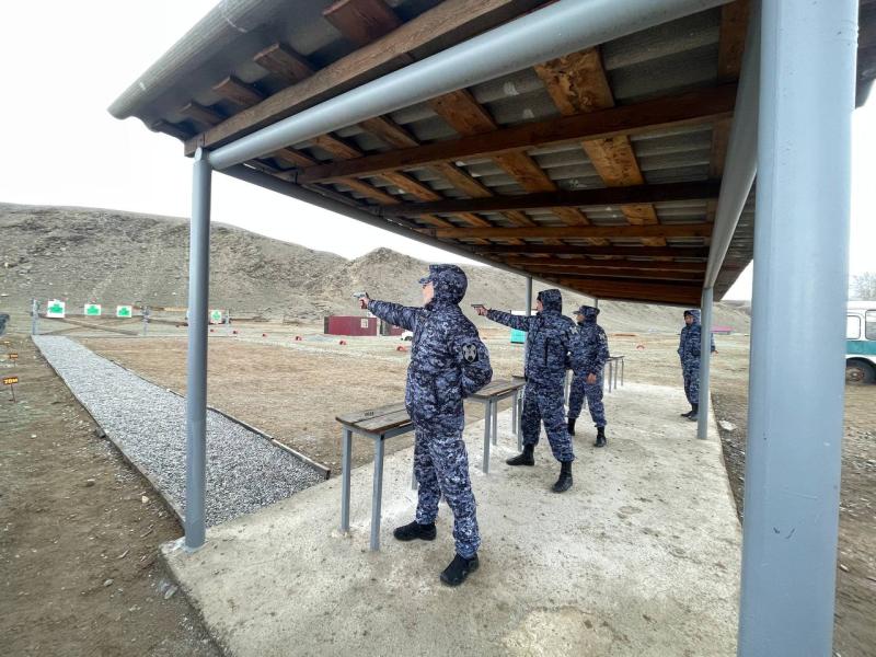 Росгвардейцы провели соревнования по служебному биатлону в Туве