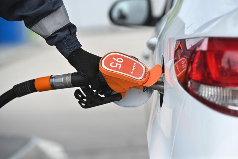 Названы три причины, почему водителям не стоит ездить на пустом баке