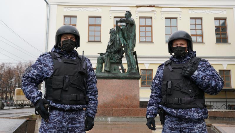 В Кирове росгвардейцы выявили ранее судимого подозреваемого в краже виски