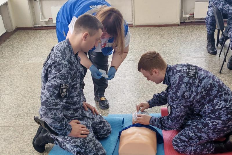 Юргинские медики провели для росгвардейцев занятия по оказанию первой помощи