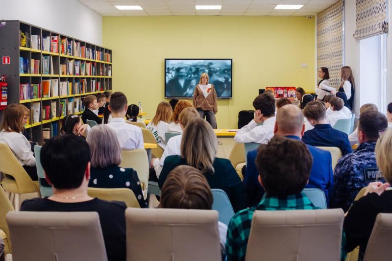 Магнитогорские росгвардейцы провели патриотическую встречу с воспитанниками центра «Родник»