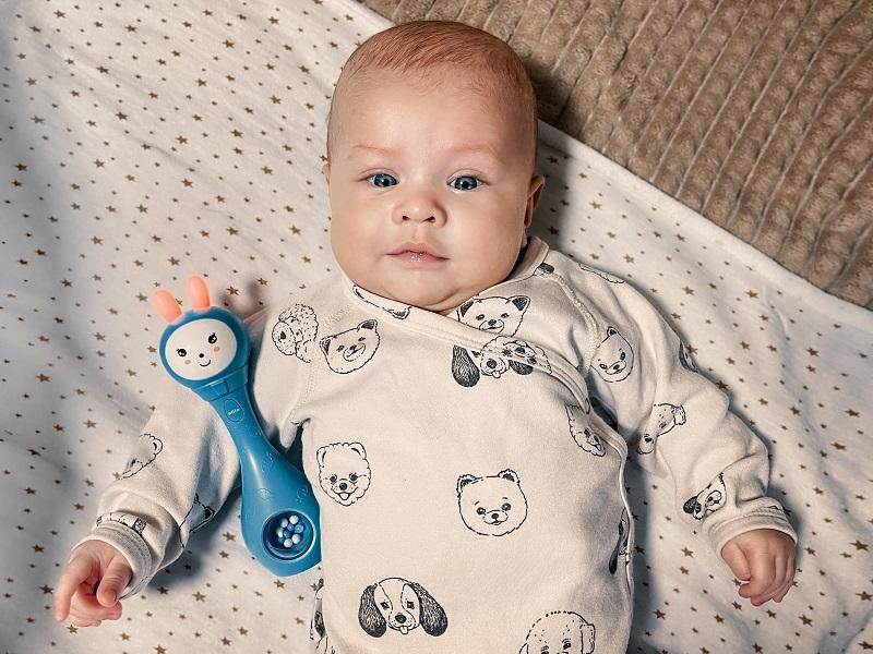 Малышу Савелию необходимо внутривенное питание