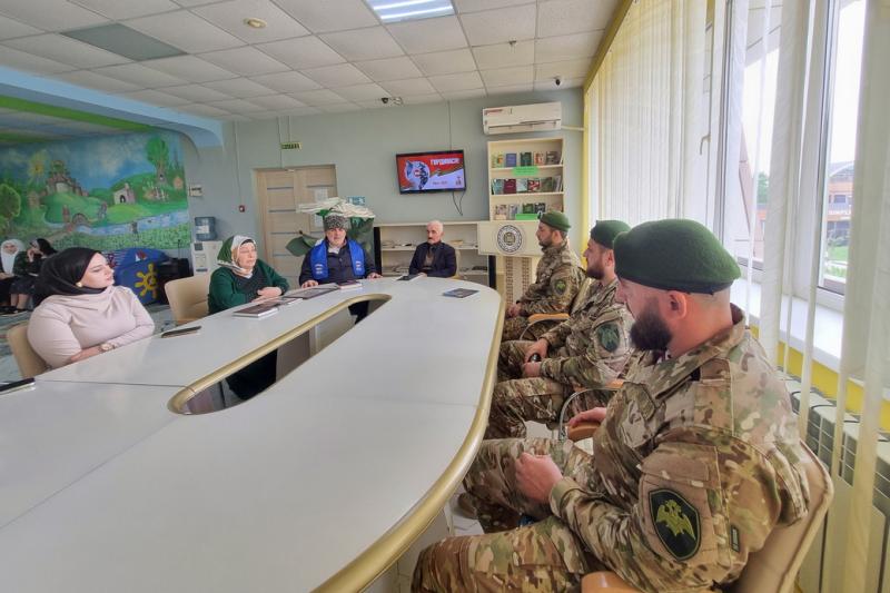 Росгвардейцы в Урус-Мартане приняли участие в круглом столе посвященном Дню Победы