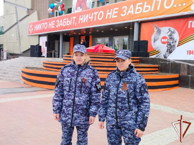 В Югре Росгвардия обеспечила охрану правопорядка на праздничных мероприятиях в честь Дня Победы и организовала пункты приема на службу