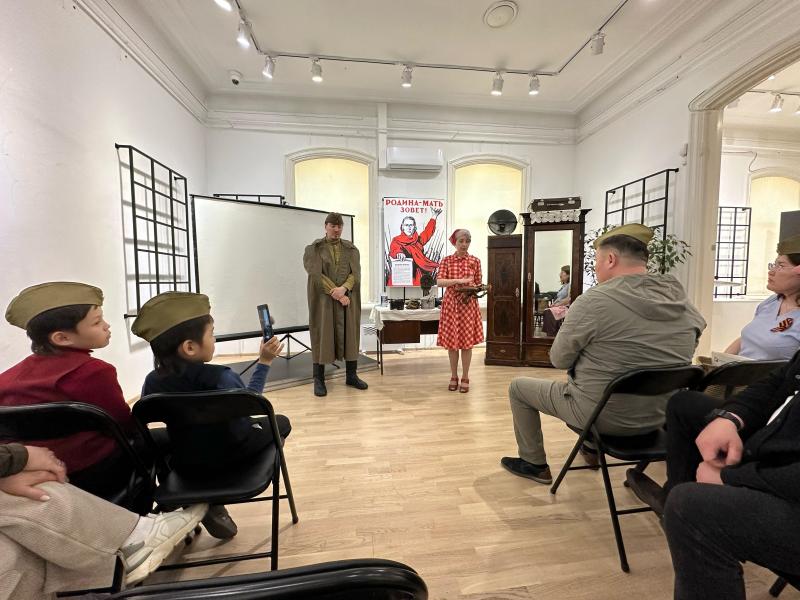 Профсоюзная организация ведомственной охраны Минтранса России организовала экскурсию в Музей истории города Улан-Удэ для работников и членов их семей