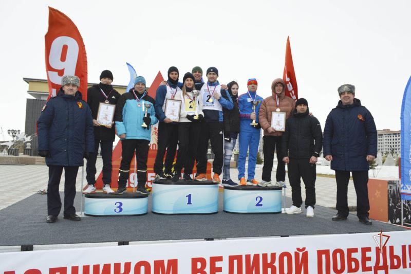 Спорт во имя памяти: росгвардейцы участвовали в забегах ко Дню Победы