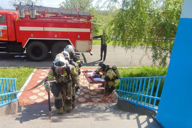 Совместные пожарно-тактические занятия Росгвардии и МЧС прошли в Чеченской Республике