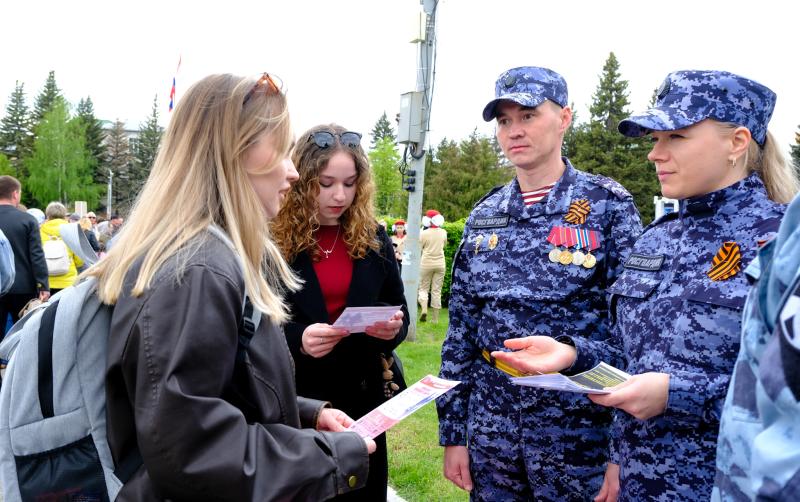 В Йошкар-Оле сотрудники и военнослужащие Росгвардии рассказали о службе и поступлении в вузы ведомства