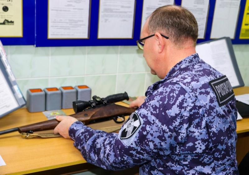 Сотрудники лицензионно-разрешительной работы Росгвардии проверили более 400 владельцев оружия Марий Эл за прошедший месяц