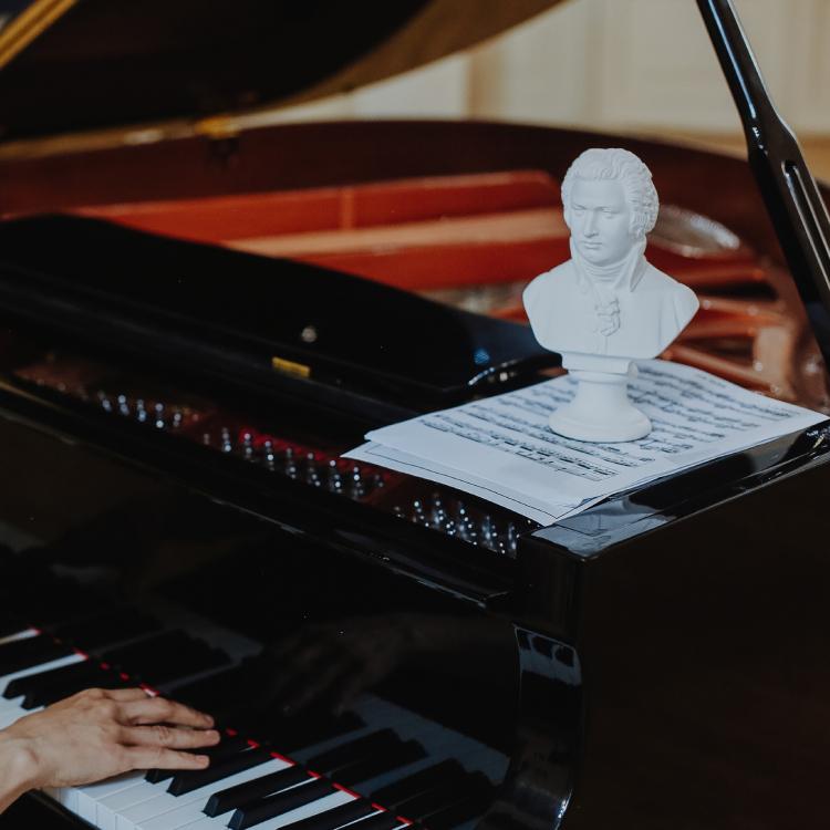 Моцарт vs. Шопен. Орган vs Рояль