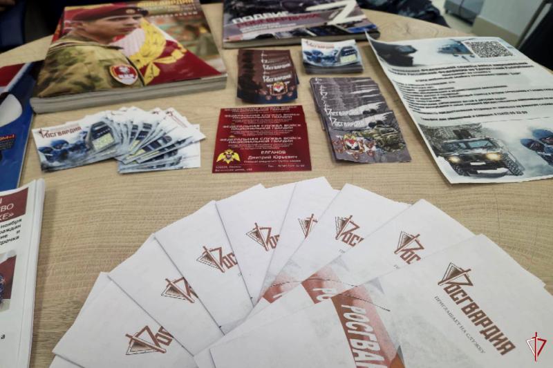 Жители Удмуртии смогут задать вопросы о приёме на службу в ходе прямой линии Управления Росгвардии по Удмуртской Республике