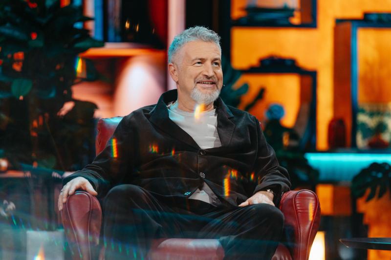 «Я считал, что Анжелика в трусах, но она утверждала, что это шортики. И нас выгнали с собственной свадьбы!»: Леонид Агутин рассказал в «Шоу Воли» о своей провальной свадьбе с Анжеликой Варум