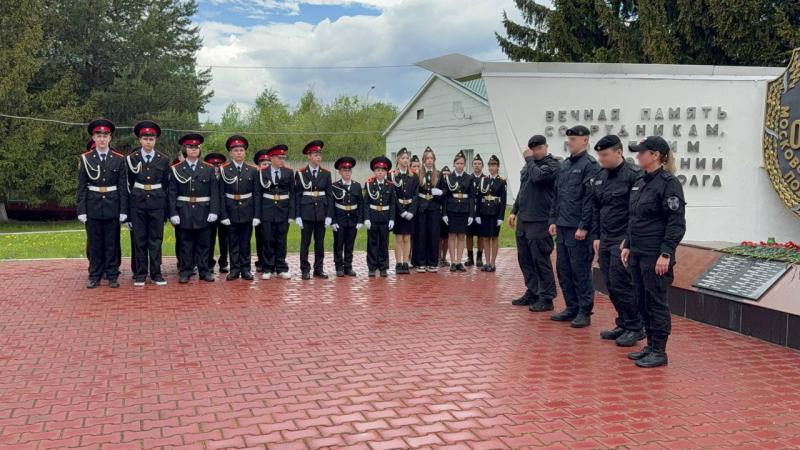 В Подмосковье сотрудники ОМОН “Русич” Росгвардии провели экскурсию по отряду для кадет