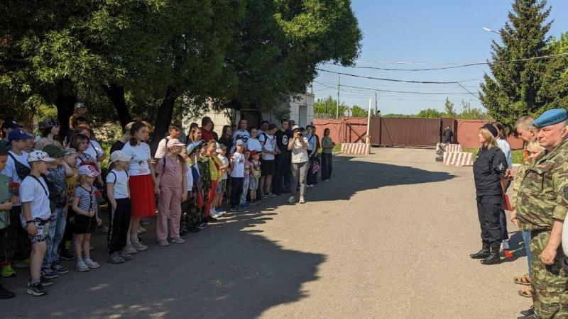 Сотрудники спецподразделения Росгвардии организовали патриотическое мероприятие для подрастающего поколения в Подмосковье