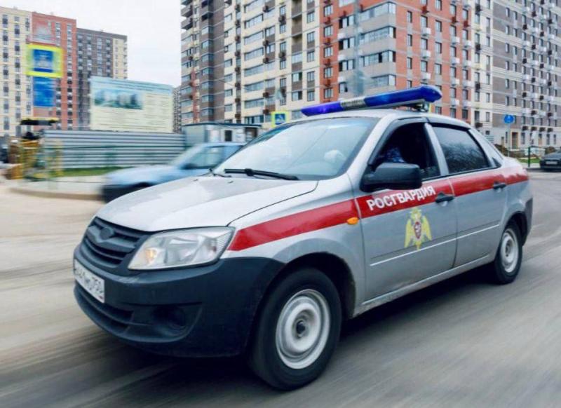 В Подмосковье сотрудники Росгвардии оказали помощь в эвакуации при пожаре в торговом центре