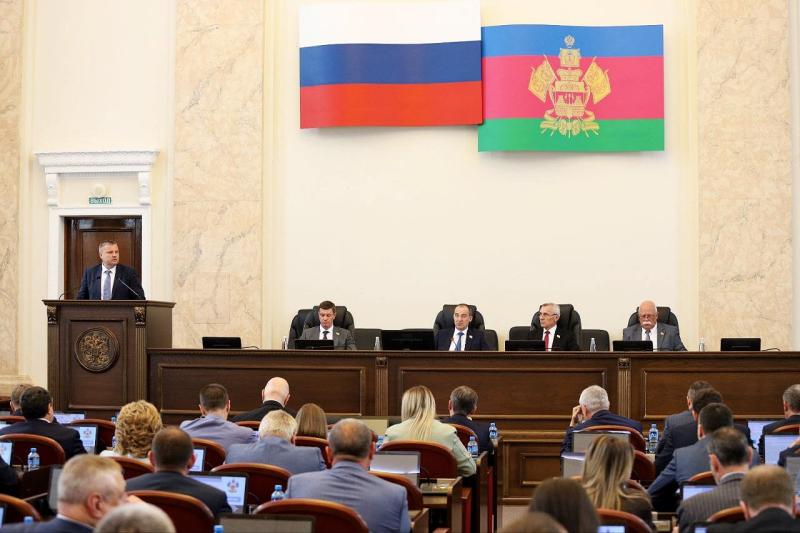 Депутат ЗСК Виктор Тепляков принял участие в 60-й сессии краевой Думы