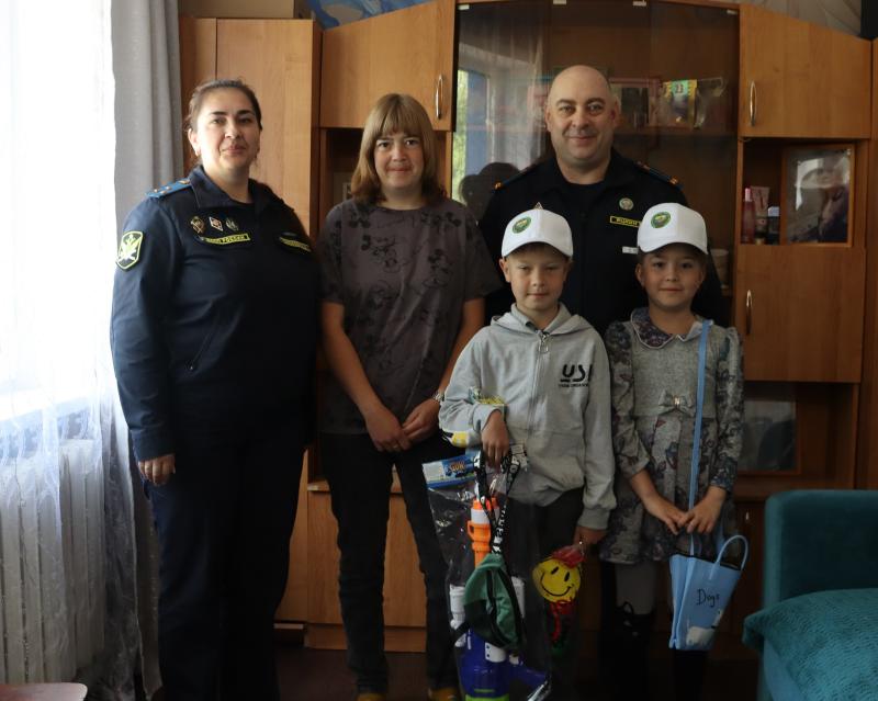 Судебные приставы Республики Алтай поздравили детей с праздником