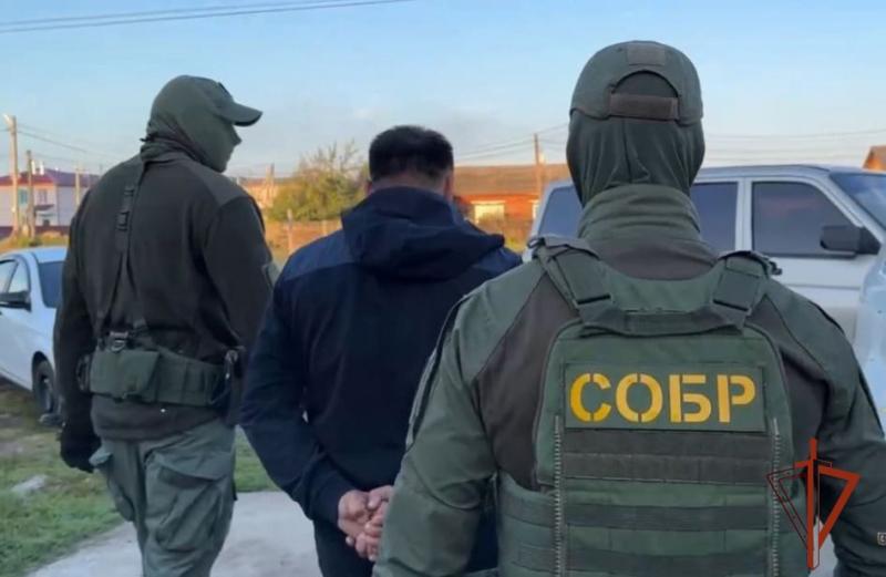 СОБР Росгвардии оказал силовую поддержку при задержании в Иркутской области распространителей наркотиков