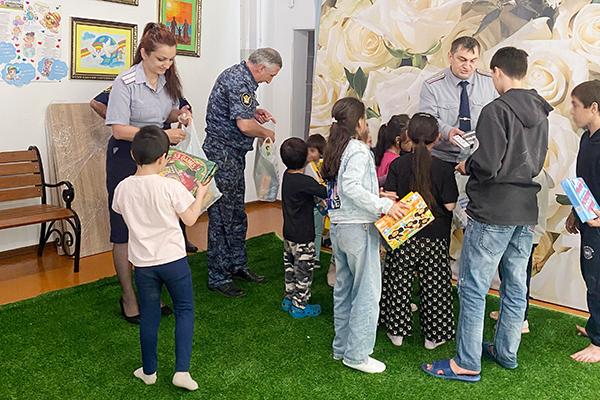 Сотрудники СИЗО-3 провели благотворительную акцию ко Дню защиты детей