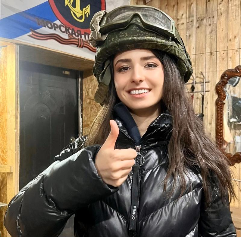 Песни для героев: певица Дэя выступила на передовой перед участниками СВО