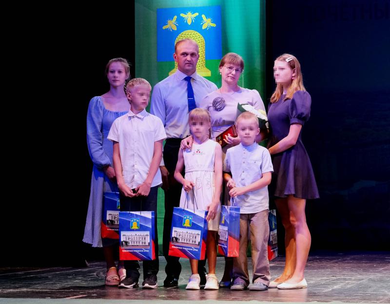 Семье тамбовского росгвардейца вручили награду в День России