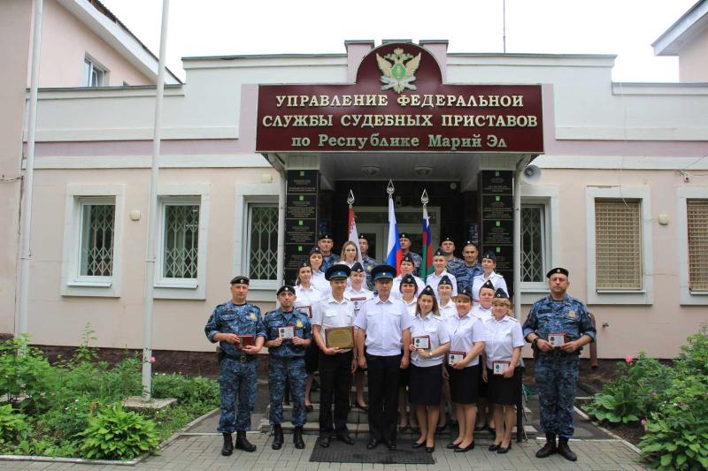 В преддверии Дня России сотрудники УФССП России по Республике Марий Эл получили заслуженные награды